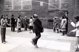 Cận cảnh cuộc sống ở Brooklyn những năm 1980