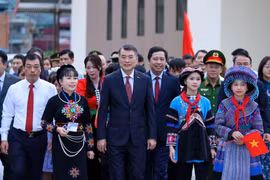 Phía sau điểm nhấn của lễ khai giảng năm học mới