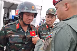Đoàn cứu hộ Việt Nam được trao Huy chương "Anh hùng Venezuela"