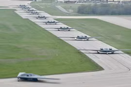 Máy bay ném bom chiến lược B-2 của U.S. Air Force