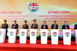 Bộ trưởng Quốc phòng Việt Nam - Lào dự Lễ khởi công trường mầm non Thanh Hà