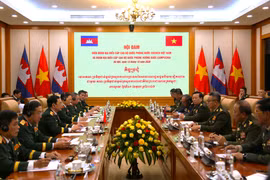 Đại tướng Phan Văn Giang hội đàm với Phó thủ tướng, Bộ trưởng Quốc phòng Campuchia