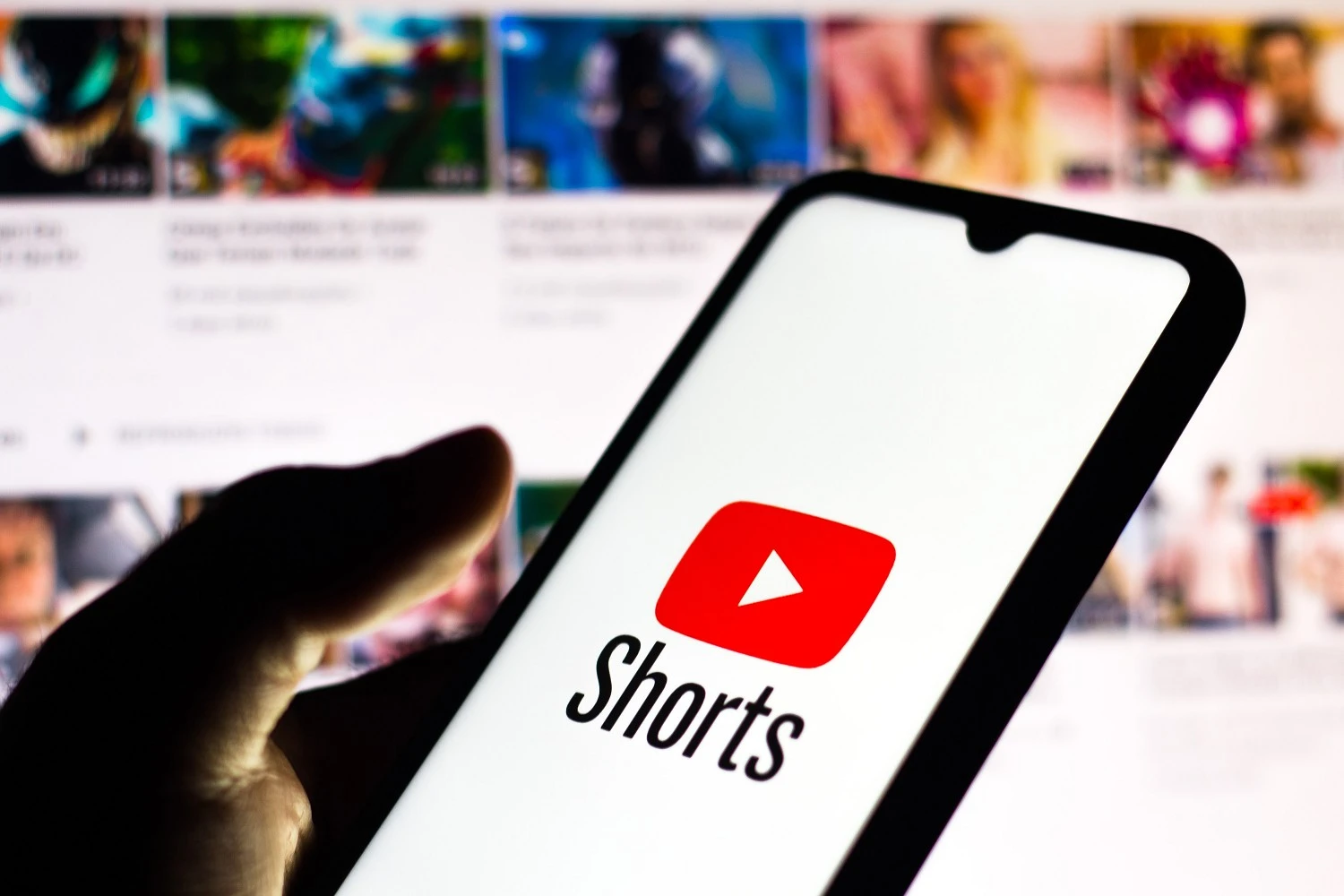 YouTube bí mật dùng AI chỉnh video Shorts gây lo ngại