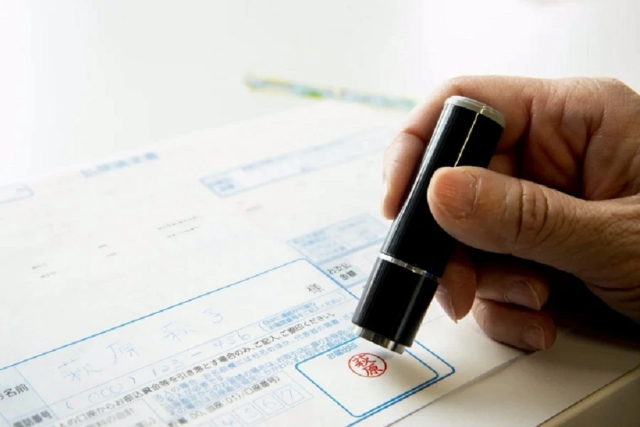 Nhật Bản loay hoay thoát “bóng ma” máy fax và con dấu