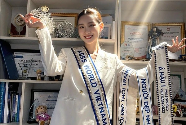Bảo Ngọc khoe bộ sưu tập danh hiệu, giấy khen sau tin thi Miss World 2026