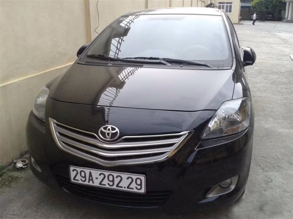 Vios 2013 bóng loáng này cũng mang biển số khá đẹp.