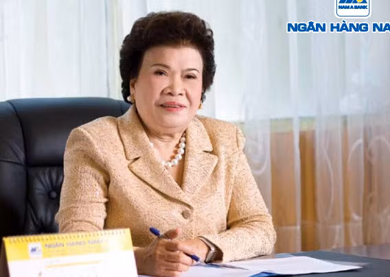 Trước đó, ông Nguyễn Quốc Mỹ (sinh năm 1971) cũng từng là Chủ tịch NamABank. Cả ông Toàn, ông Mỹ và bà Loan đều là con ruột của "nữ tướng" Tư Hường (Trần Thị Hường), người gây dựng và hiện là Chủ tịch Hoàn Cầu Group - công ty chuyên về ngân hàng và bất động sản.