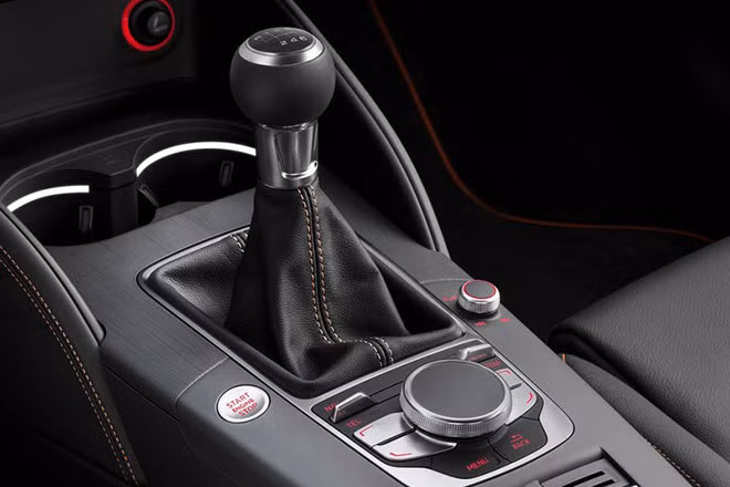 Tại triển lãm New York 2014 diễn ra hồi tháng 4 vừa qua, Audi A3 thế hệ mới đã được bình chọn là "Xe của năm". Audi A3 có giá khởi điểm tại thị trường Mỹ là 30.795 USD, bao gồm cả 895 USD tiền vận chuyển và giao xe và hiện khá nhiều khách hàng phải chờ mới được giao xe.
