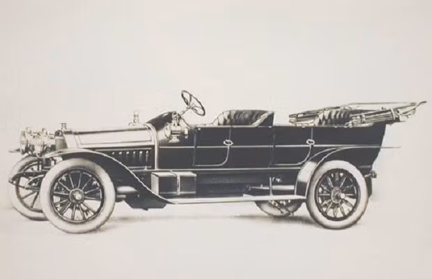 Horch 26/65 PS: Năm sản xuất 1907. Lần đầu được giới thiệu trên thế giới, chiếc Horch 26/65 PS được trang bị động cơ 6 xi-lanh. Đến nay, xe đã được nâng cấp lên động cơ V8 4 pot.