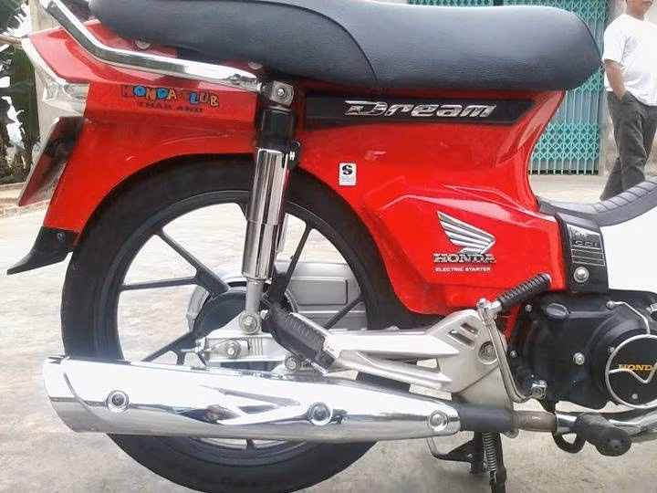 Gác chân giò gà, pô FU đi theo cặp.