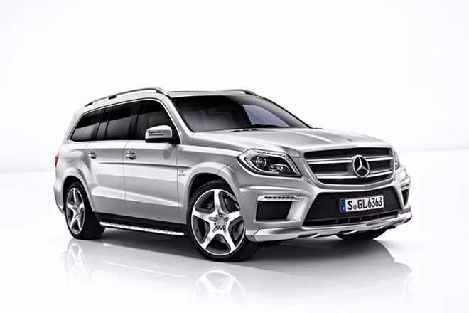 Mercedes-Benz GL63 AMG 2014 giá bán 118.160 USD. Đây là dòng xe SUV cao cấp nhất của hãng xe Đức Mercedes-Benz. Xe có thiết kế to lớn với khoang cabin rộng rãi. Dù nặng tới 3 tấn, xe vẫn có gia tốc ấn tượng với 4,8 giây để tăng tốc từ 0 lên 100 km/h nhờ động cơ V8 dung tích 5,5 lít công suất 550 mã lực.