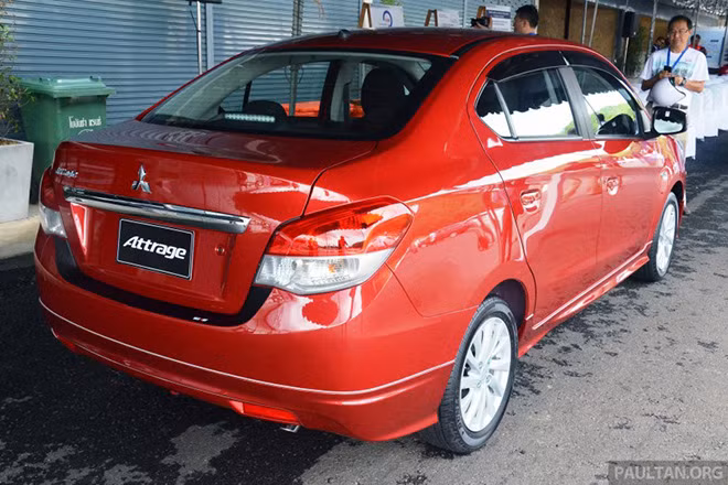 So với đối thủ Toyota Vios, chiều dài cơ sở của cả hai mẫu xe là tương đương. Tuy nhiên, chiều dài và chiều rộng tổng thể của Vios lớn hơn trong khi chiều cao lại nhỏ hơn.
