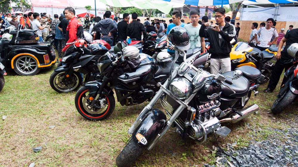 Chợ trời mô tô - Silk Road Flea Market là một hoạt động nằm trong khuôn khổ ngày hội để khách tham gia có thể trao đổi, tìm mua các vật dụng có liên quan đến lĩnh vực mô tô, xe máy...