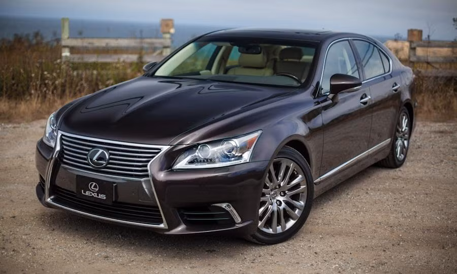 Lexus LS 460L sang trọng, tinh tế, yên tĩnh giúp bạn có được chuyến đi dài thoải mái và đầy đủ tiện nghi. Ảnh minh họa.