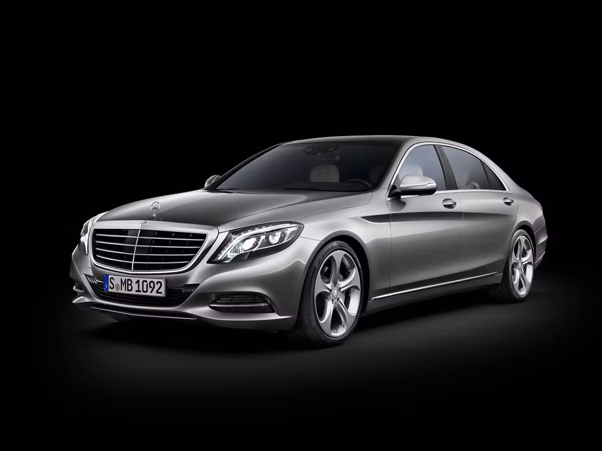 Mercedes-Benz S-Class 2014L: Đây là dòng xe sang mới nhất của Mercedes-Benz, và nó cũng là mẫu xe hội tụ nhiều công nghệ và tiện nghi nhất hiện nay của hãng. Chưa kể thiết kế của dòng xe này cũng thuộc hàng sang trọng bậc nhất.