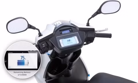Điểm khác biệt lớn nhất của Terra A4000i là xe có thiết kế để cắm iPhone (tương thích với tất cả các loại iPhone trên thị trường) ở vị trí của mặt đồng hồ, cho phép hiển thị thông tin về lượng điện tiêu thụ, mức pin còn lại...