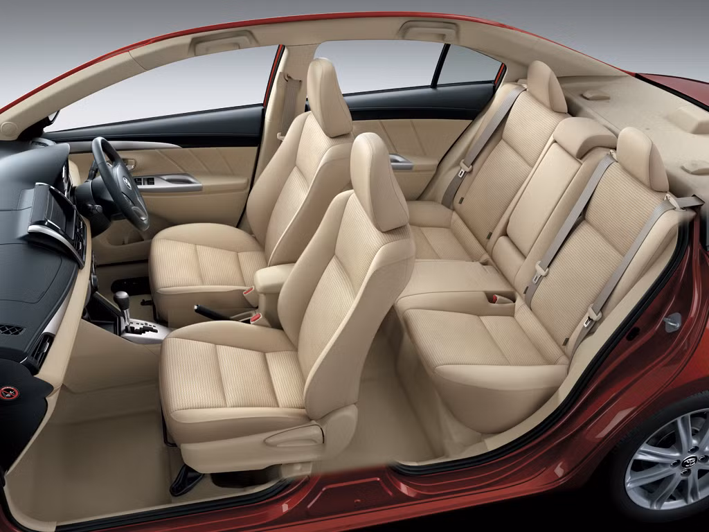 Toyota Vios có kích thước tổng thể 4.410 x 1.700 x 1.475 mm với 3 phiên bản số sàn và số tự động. Xe trang bị động cơ xăng 1.3L (84 mã lực, 121Nm) hoặc 1.5L (107 mã lực, 141 Nm). Giá bán của xe với phiên bản 1.3L MT là 539 triệu đồng, tương tự phiên bản 1.5L MT là 561 triệu đồng và phiên bản 1.5L AT là 612 triệu đồng.