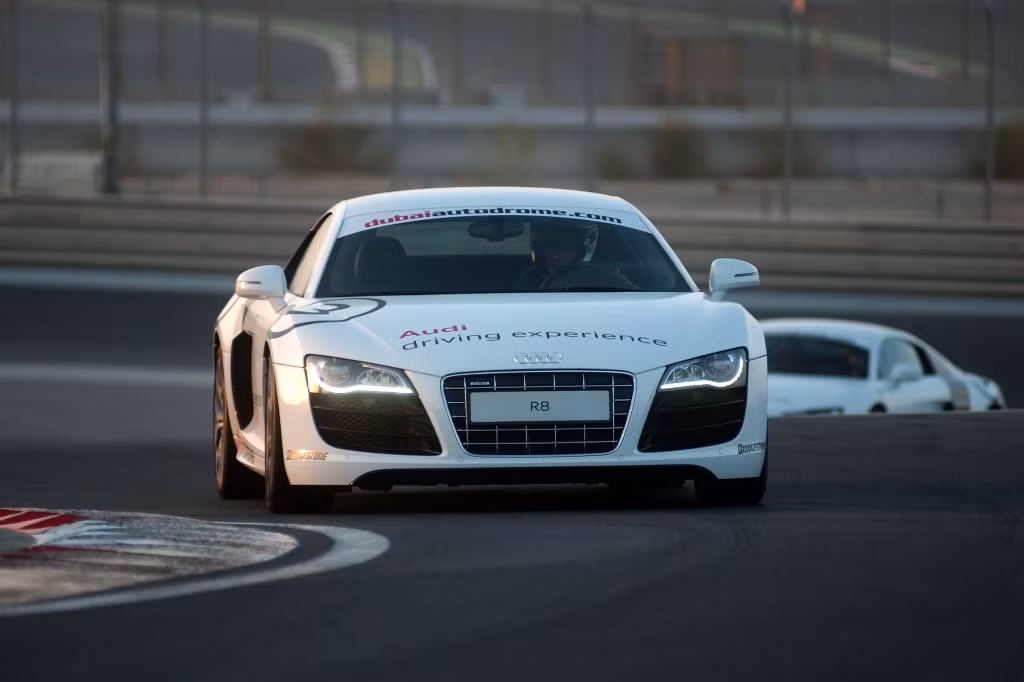Audi R8 - siêu xe thể thao đẳng cấp của Audi.