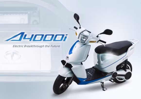 Dự kiến ra mắt thị trường Việt Nam cuối năm 2013 nhưng vì nhiều lý do, cuối tuần này, mẫu xe máy điện Terra A4000i mới chính thức "chào" thị trường Việt.