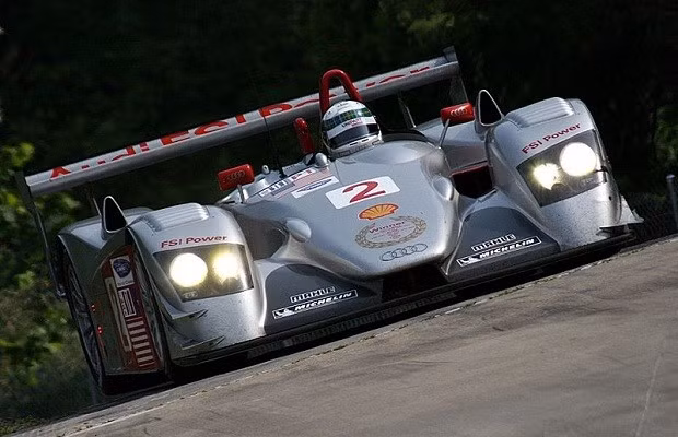 R8 Le Mans Prototype: Năm sản xuất 2000. Mẫu R8 Le Mans Prototype có thể được xem là một trong những chiếc xe đua “kiên cường” nhất của cuộc đua thử thách sức chịu đựng Le Mans. Nó đã đạt được nhiều thành tích đáng nể như chiến thắng 63 trận/79 trận, xuất phát ở Pole 47 trận, đạt được cúp vô địch 24 Hours of Le Mans 5 trên 7 lần tham gia.
