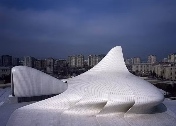 Công trình này được thiết kế bởi kiến trúc sư người Iraq Zaha Hadid, với chức năng chủ yếu là phục vụ cho các chương trình mang tính văn hóa dân tộc của đất nước. Về tổng thể, trung tâm này trông giống như những nếp gấp khổng lồ và đầy mềm mại, với các cửa ra vào được ẩn đi khéo léo bên dưới.