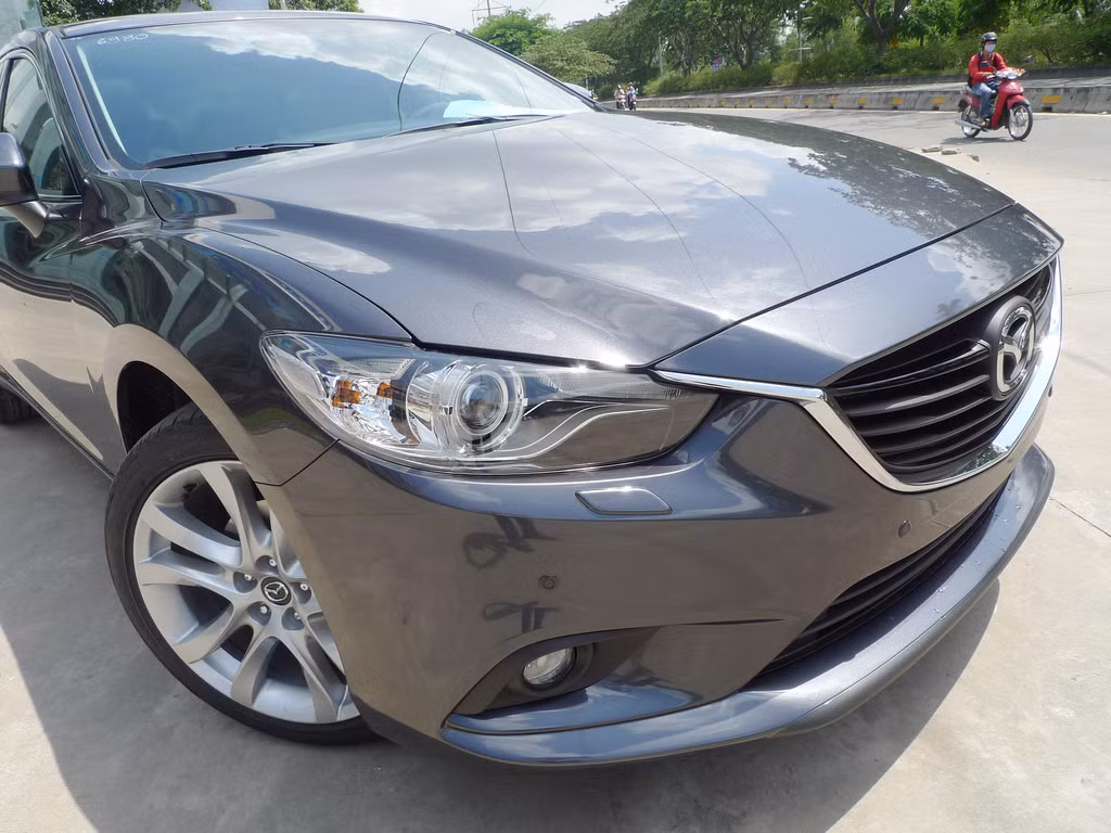Mazda 6 là mẫu xe thứ hai được phát triển dựa trên công nghệ SkyActiv của Mazda, giúp tối ưu hóa khả năng tiết kiệm nhiên liệu lên đến 10% nhưng vẫn nâng cao tính năng vận hành của xe.