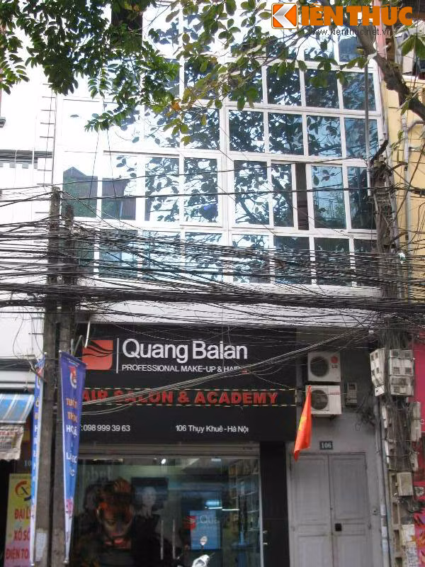 ... và trên phố Thụy Khuê.