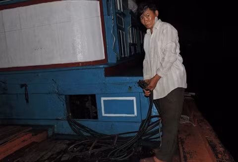 Bành dây hơi bị cắt phá.