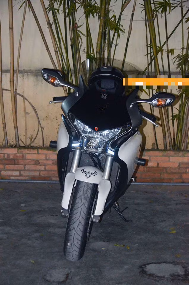 Honda VFR1200F, khá hiếm tại Việt Nam.