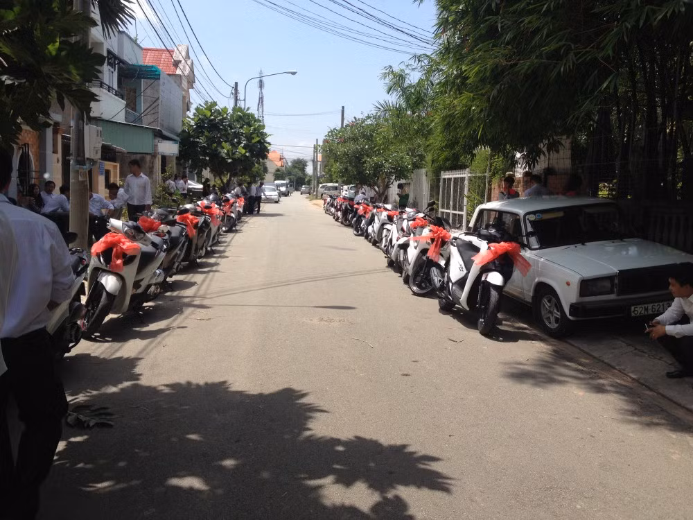 Sau khi hoàn thành việc trọng đại, dàn SH nghỉ ngơi tại Lucky Square - TP mới Bình Bương.