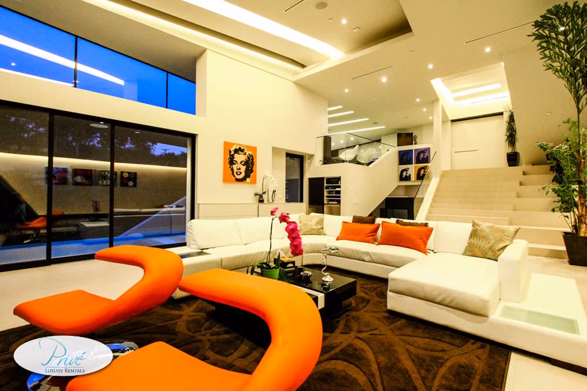 Bên trong ngôi nhà được trang trí cực kỳ hiện đại.