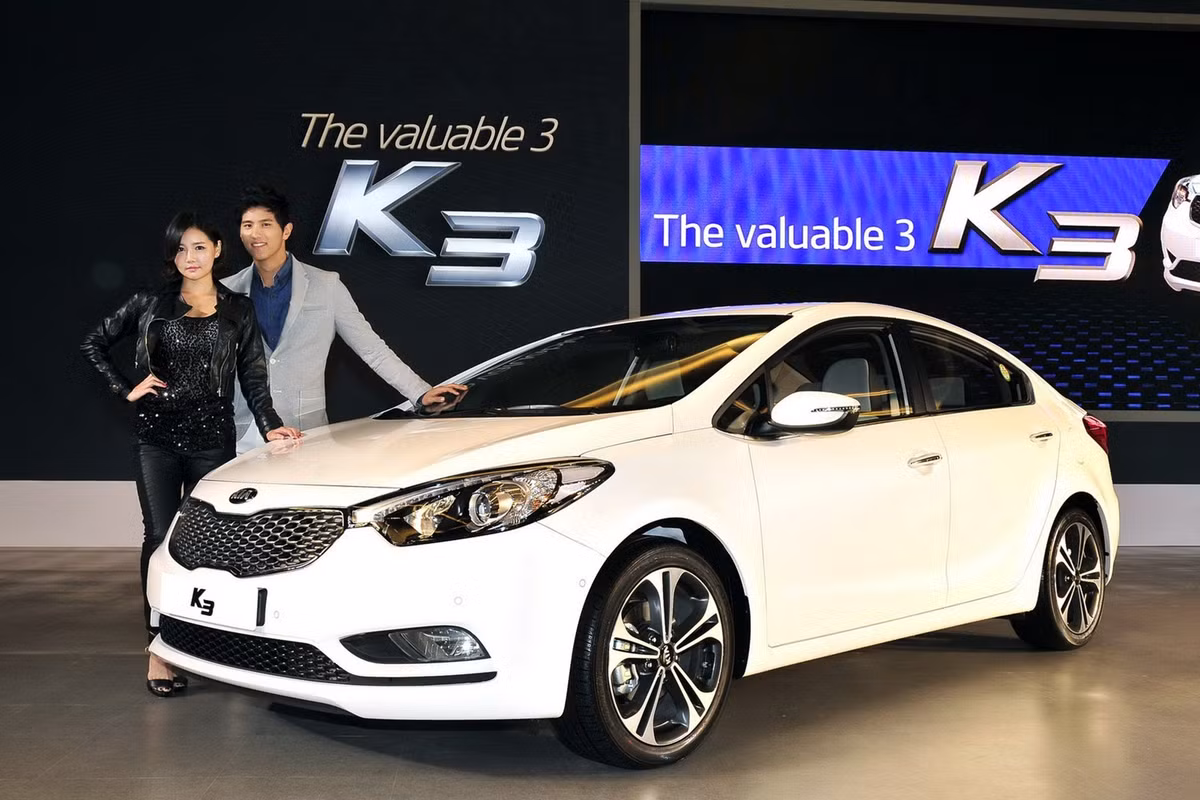 Đóng góp thứ nhì trong doanh số tháng 8 của Kia là mẫu xe Kia K3 với 298 chiếc được bán ra, cộng dồn 8 tháng đầu năm đạt 1.935 chiếc. Có 5 lựa chọn của mẫu xe này đáp ứng nhu cầu của khách hàng Việt.