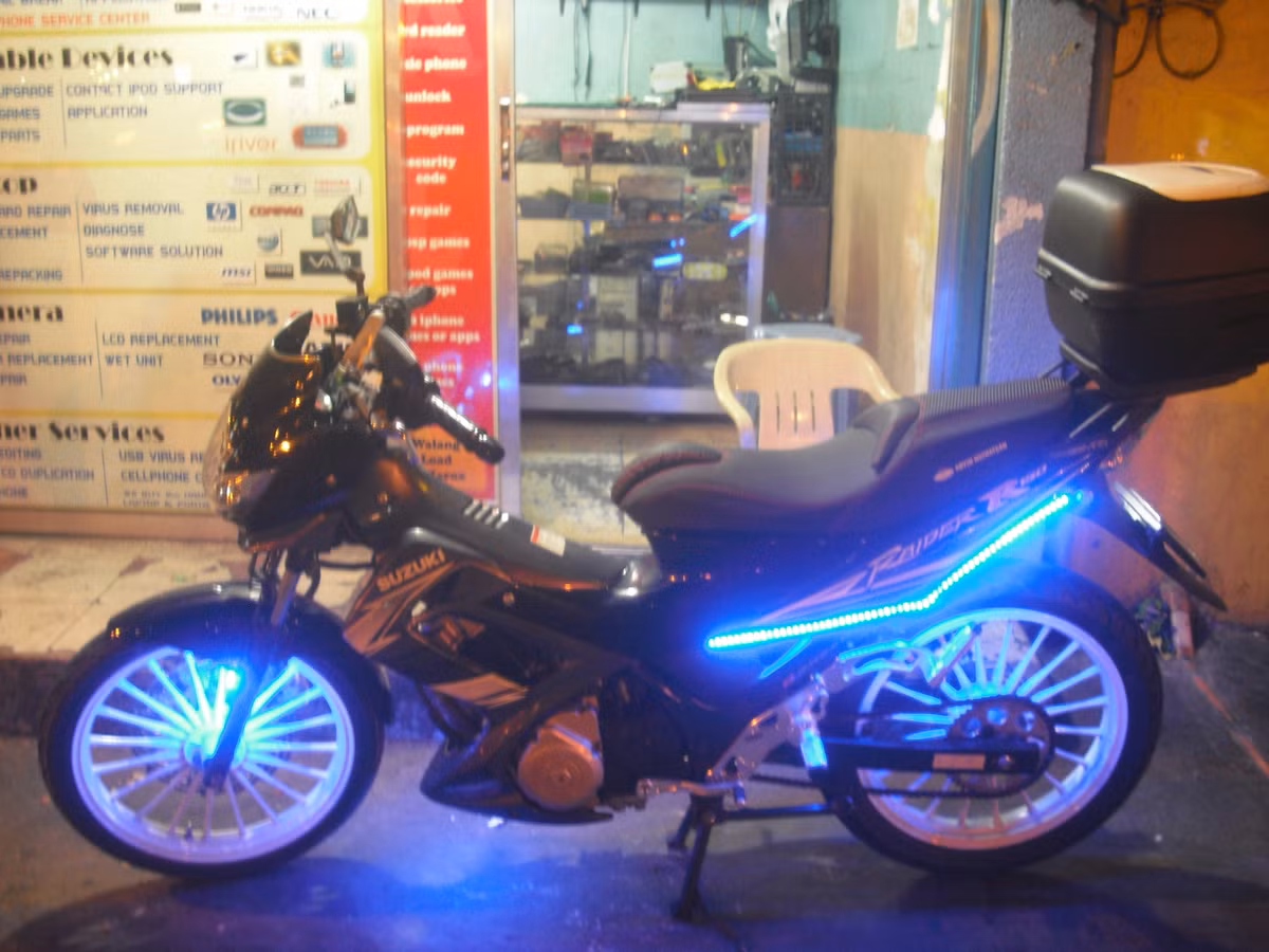 Suzuki Raider 150 rực sáng với dàn đèn chất chơi. Ảnh: 2banh.vn.