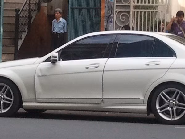 Cận cảnh chiếc xe gây tai nạn.