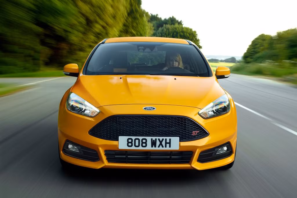 Ở phiên bản động cơ Diesel, Ford Focus ST 2015 được trang bị động cơ 2.0 TDCi sản sinh ra công suất 185 mã lực, có khả năng tăng tốc từ 0-100 km/h trong 8,1 giây, mức tiêu hao nhiên liệu trung bình khoảng 4,4 lít/100km. Đây cũng là phiên bản sản sinh ra ít khí CO2 nhất từ trước tới nay của Ford, chỉ với 114g/km.