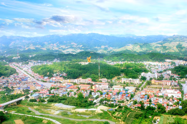 Tại Điện Biên, ngân hàng thế giới (WB) bày tỏ sự quan tâm tới các đề xuất của tỉnh Điện Biên, xem xét bổ sung kinh phí đầu tư cho các dự án đang triển khai, tiếp tục quan tâm việc nâng cao chính sách giảm nghèo, dự án năng lượng nông thôn, vấn đề môi trường... trên địa bàn tỉnh.