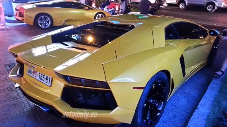 Trong đó, có những tên tuổi nổi tiếng như: Lamborghini Aventador, Lamborghini Murcielago, BMW 640i 2 cửa mui mềm... cùng nhiều xế sang mang thương hiệu Rolls & Royce, Ferrari, Bentley...
