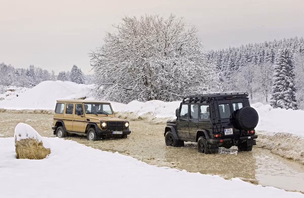 Mercedes G-Class G30 EDITION PUR 2009: Chiếc G-Class được thiết kế cho một hợp đồng quân sự với vị Shah của Iran, người từng giữ nhiều cổ phần tại tập đoàn Daimler-Benz. Một trong những chiếc G-Class được yêu thích nhất là mẫu xe thuộc phiên bản kỷ niệm 30 năm mang tên: EDITION30 PUR. Xe sử dụng khung gầm W461 và được trang bị nhiều tiện ích.