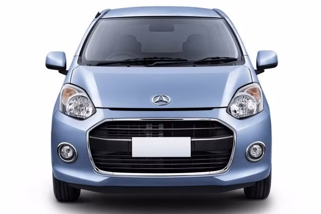Daihatsu Ayla giá 6.386 USD. Người Indonesia thích các phương tiện giao thông giá rẻ và Toyota Agya là thứ mà họ cần. Chiếc xe được trang bị động cơ 1 lít 3 xi-lanh và cài số tự động.