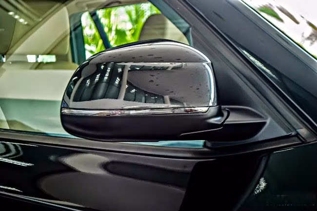 Hộp số tiêu chuẩn trên BMW X3 mới là loại tự động 8 cấp, cho phép chuyển đổi linh hoạt giữa các chế độ: Normal, Comfort, Sport, ECO PRO. Đặc biệt, với chế độ ECO PRO, khi thực hiện theo những chỉ dẫn của hệ thống, thậm chí có thể tiết kiệm đến 20% lượng nhiên liệu tiêu thụ. xDrive20i được Euro Auto bán ra tại thị trường Việt Nam với giá 2,148 tỷ đồng và xDrive28i giá 2,479 tỷ đồng.