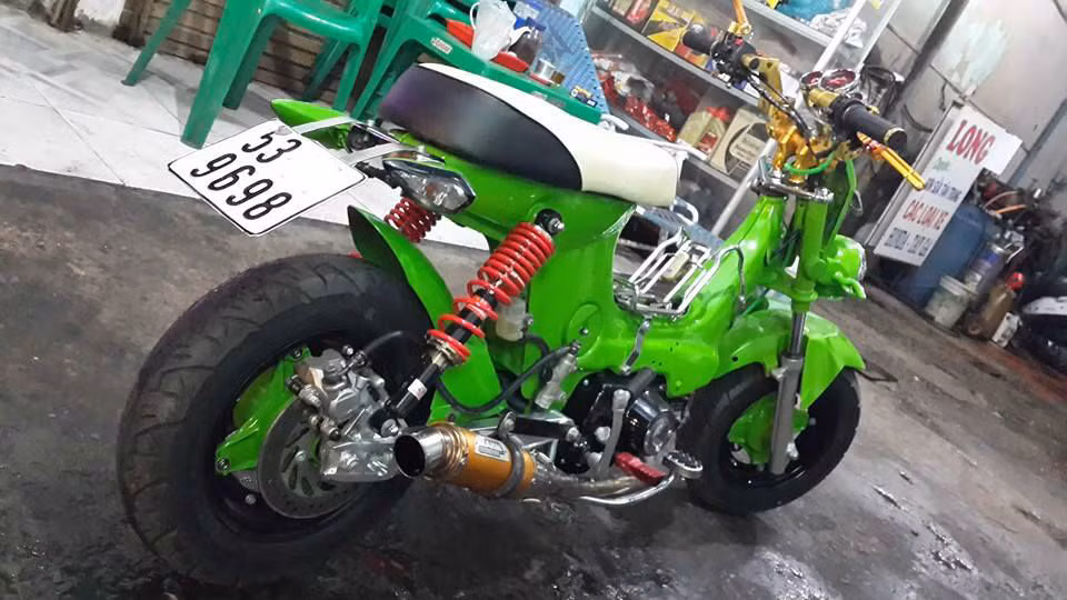 Honda Chaly do tuyet ky, cuc cute o Sai Gon