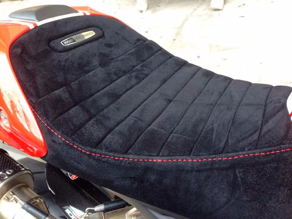 Yên Ducati Performance gợi cảm.