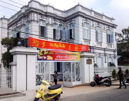Hiện tại ngôi nhà trưng bày những đồ dùng của Công tử Bạc Liêu (tọa lạc tại số 13 Điện Biên Phủ, phường 3, TP Bạc Liêu) đang rất thu hút khách tham quan.