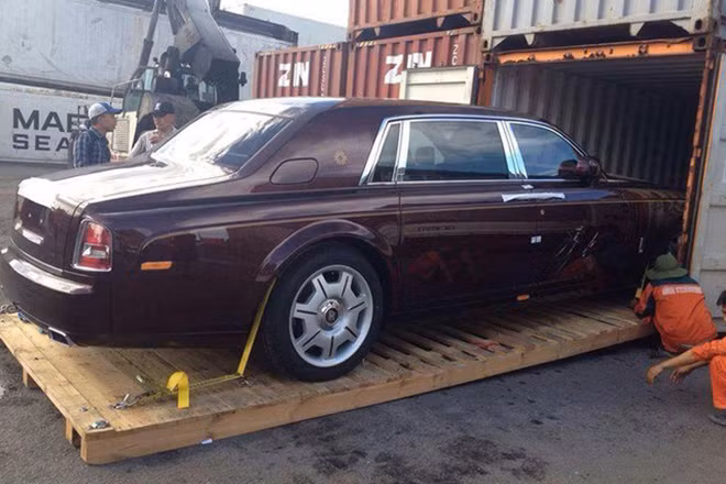 Rolls-Royce Phantom Oriental Sun, xe siêu sang bản đặc biệt của đại gia bất động sản ở Hà Nội.