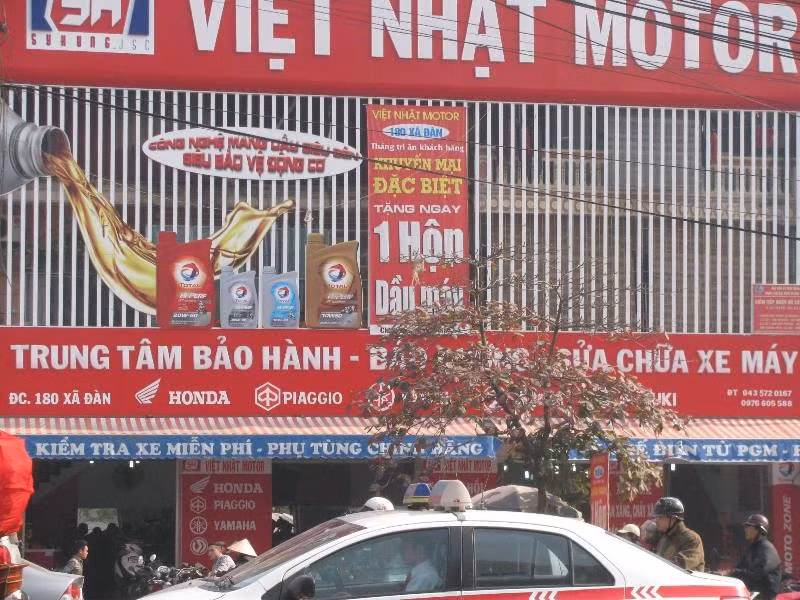 Cửa hàng xe máy thì cam kết mang nhiều ưu đãi cho khách hàng.