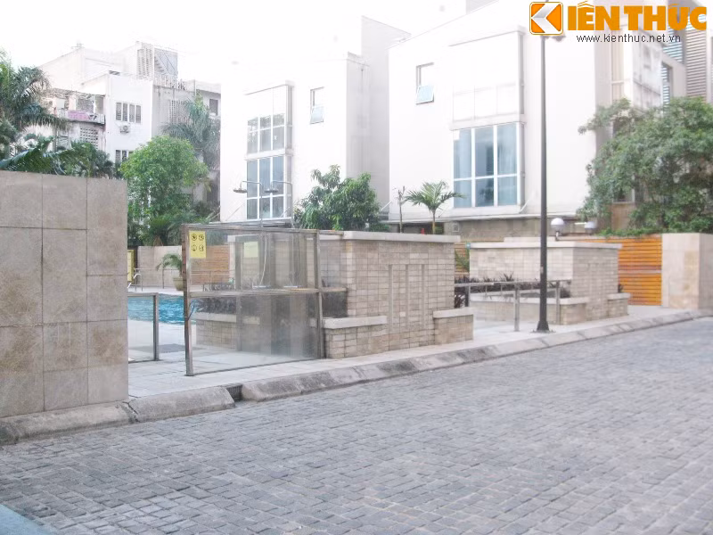 Bể bơi dành cho biệt thự đa tầng.