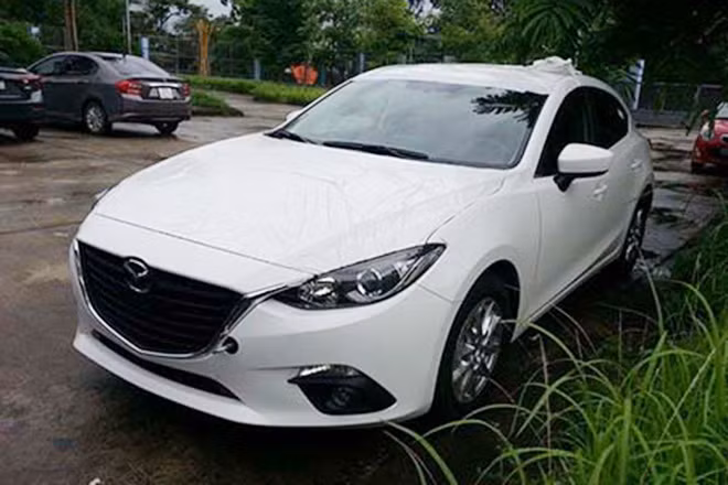 Vẫn có cửa phân phối một cách chính hãng nhưng Mazda3 thế hệ mới về Việt Nam sớm hơn nhờ một số showrom nhập ngoài.