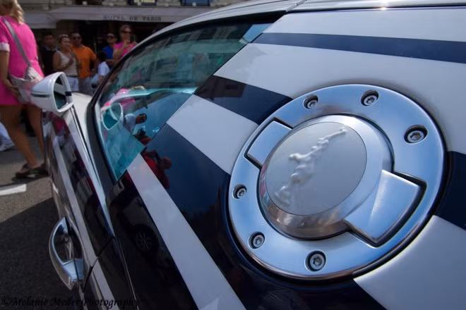 Bugatti Veyron L'Or Blanc vẫn được trang bị động cơ tương tự như phiên bản Grand Sport tiêu chuẩn. "Trái tim" của xe là động cơ W16 dung tích 8.0 lít, công suất 1.001 mã lực, cho khả năng tăng tốc từ 0-100 km/h trong 2,5 giây, trước khi đạt tốc độ tối đa 407 km/h.