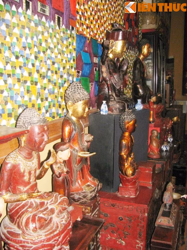 Họa sĩ Quách Phương Đông, thường được bạn bè gọi là "Quách" - một dân chơi thứ thiệt - bởi anh quan niệm đã chơi là phải "chất". Thú vui lớn nhất của anh khá "độc đạo", đó là sưu tầm tượng và phải là tượng quý. Bắt đầu sưu tập tượng từ thập niên 1990, đến nay, anh Đông đang có trong tay khoảng 100 bức tượng gỗ, trong đó có rất nhiều tượng quý niên đại hàng trăm năm, chủ yếu thuộc đời nhà Lê, nhà Mạc.