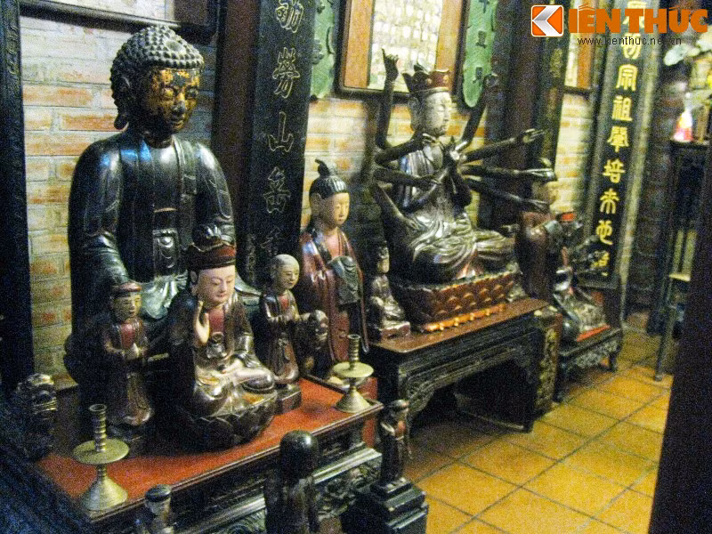 Thời đó, việc mua bán trao đổi tượng diễn ra nhộn nhịp, có thể đổi tượng lấy tượng, mua tượng bằng các thứ khác. Sau này, khi bán được nhiều tranh, anh Phương dùng tiền đó để mua tượng. Bức Sư tổ Đạt ma mà anh mua lại của một nhà sưu tập có tiếng vào năm 1996 có giá tới 2.000 USD, giá này theo anh Phương bằng nửa căn hộ chung cư ở Giảng Võ bấy giờ.